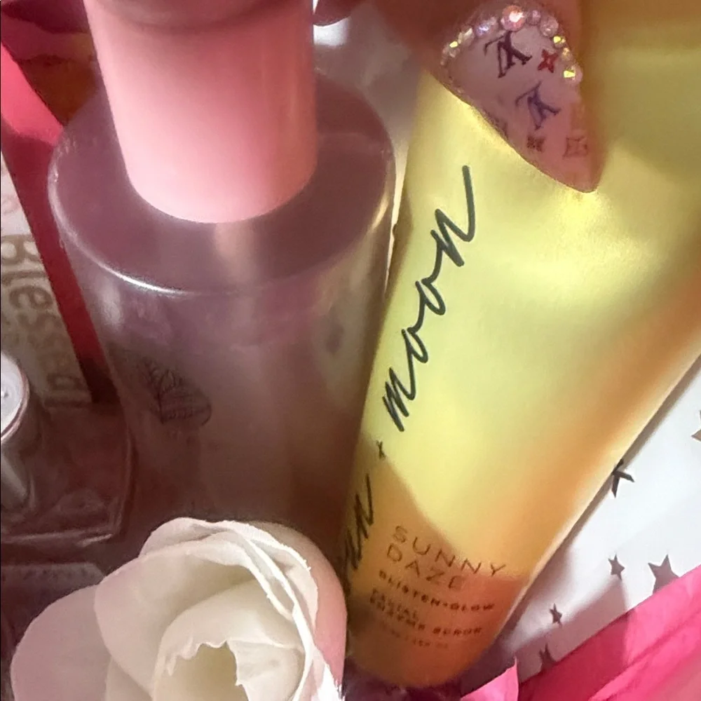 Makeup Gift Set with Pink and White Accents. Over 200$ in ultra products